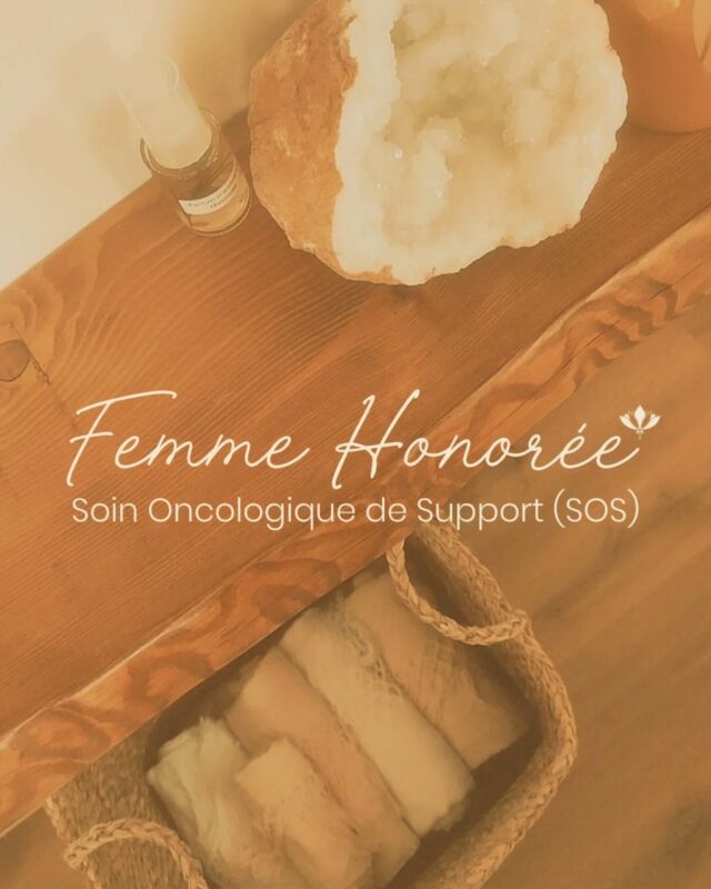 Rituel Femme Honorée.❤️‍🩹
 
Suite à plusieurs expériences professionnelles dans le médico-social & dans le soin de support en oncologie pédiatrique, j’ai été très vite sensibilisée au fait que peu de moyens naturels sont mis en place pour prendre soin du patient. Au vu de l’augmentation croissante du nombre de cancers, des thérapies ciblées par voie orale à domicile, de l’externalisation des soins et de la réduction de la durée des séjours d’hospitalisation, je décide de me former - en 2019 - en Soins Oncologiques de Support (SOS) avec cette envie de pouvoir offrir de nouvelles ressources «en ville». Ce projet a tellement mûrit…
 
Ce rituel de soin a été pensé pour accompagner les Femmes en leur offrant l’espace sécurisé d’un enveloppement doux dans les tissus « Rebozo » & via la magie des plantes. La maladie nous invite à faire de meilleurs choix cosmétiques, à éviter certains composants synthétiques, polémiques tels que les perturbateurs endocriniens. Pour ce rituel, j’ai sélectionné les meilleurs cosmétiques bruts : huiles, macérats, eaux florales et plantes médicinales. Les plus doux aussi : savon saponifié à froid, jojoba, calendula, bleuet, camomille, rose, karité,…
 
Suivant nos échanges, le massage facialiste sera adapté en fonction de vos ressentis physiques et émotionnels. Un masque en pierres de quartz rose - pierre de l’apaisement, de la souffrance émotionnelle et de la bienveillance envers soi-même – accompagnera quelques minutes d’introspection.
 
Ce Rituel accompagne la Femme dans sa vulnérabilité, se sentant «morcelée», «éparpillée».
La reconnexion au corps et retrouver l’estime de soi, bien souvent mis à mal par les traitements oncologiques ou chirurgies, sont indispensables à la guérison globale, profonde, sociale et professionnelle. Les bénéfices d’une prise en charge «corporelle» sont immédiats : détente & relaxation, activation des sens par l’olfactothérapie, amélioration des effets indésirables, soulagement physique et moral,…
 
Dans un cocon éloigné de toutes structures médicales, je souhaite vous offrir un lieu où venir vous déposer en toute confiance.🤲

🪷 Rdv via Planity ~ Lien en bio

#soindesupport #beautedelafemme #beauteengagee